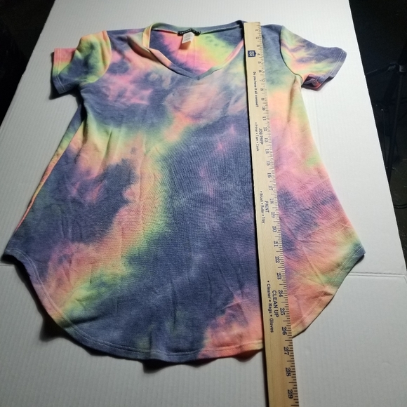 NWOT HEIMISH USA WOMEN'S TIE DYE V-NECK BLOUSE SIZE SMALL - Picture 4 of 9